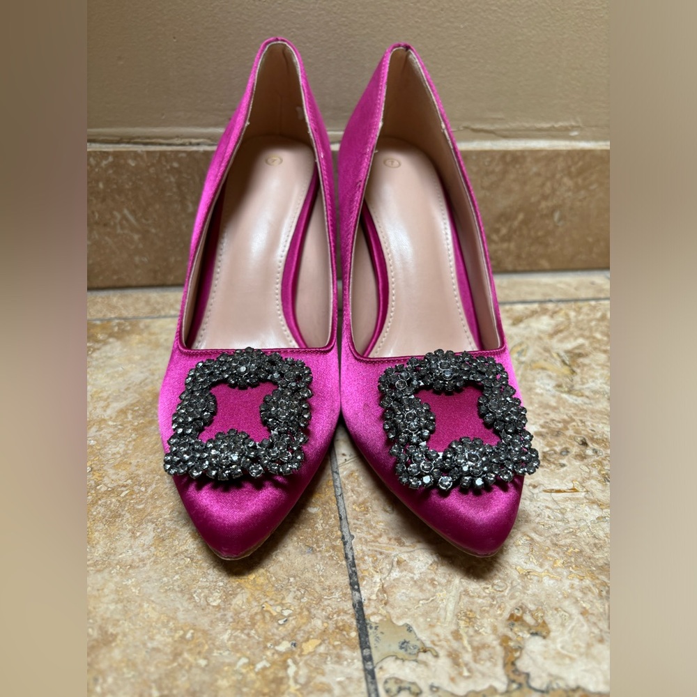 USED Magenta pink rhinestone heels, size 7, marilyn monroe costume